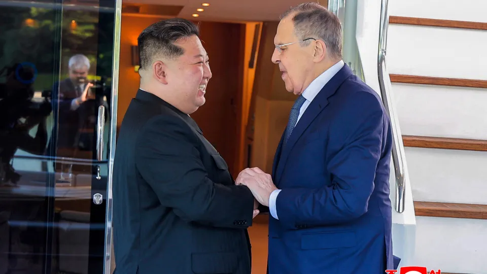 Kim Jong Un apoia Rússia e diz que vitória contra Ucrânia é “certa”