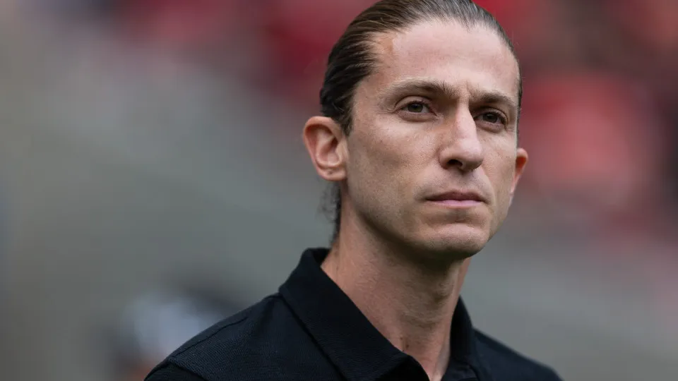 Discípulo de Jesus e Simeone, Filipe Luís mostra lado linha dura no Flamengo