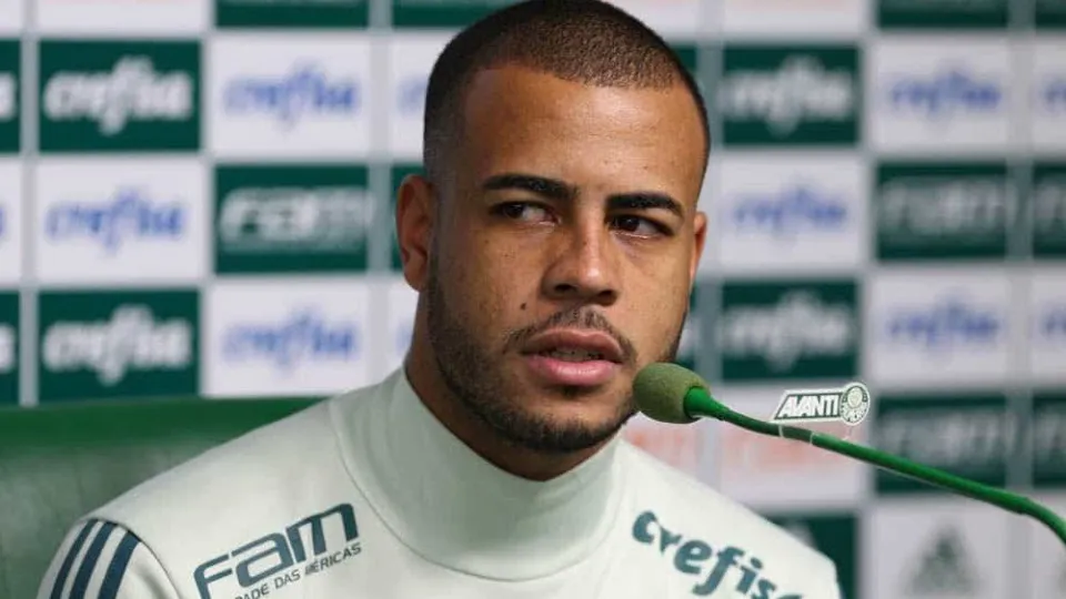 Palmeiras quer renovar com Mayke após 'sacrifício' de Giay no Mundial