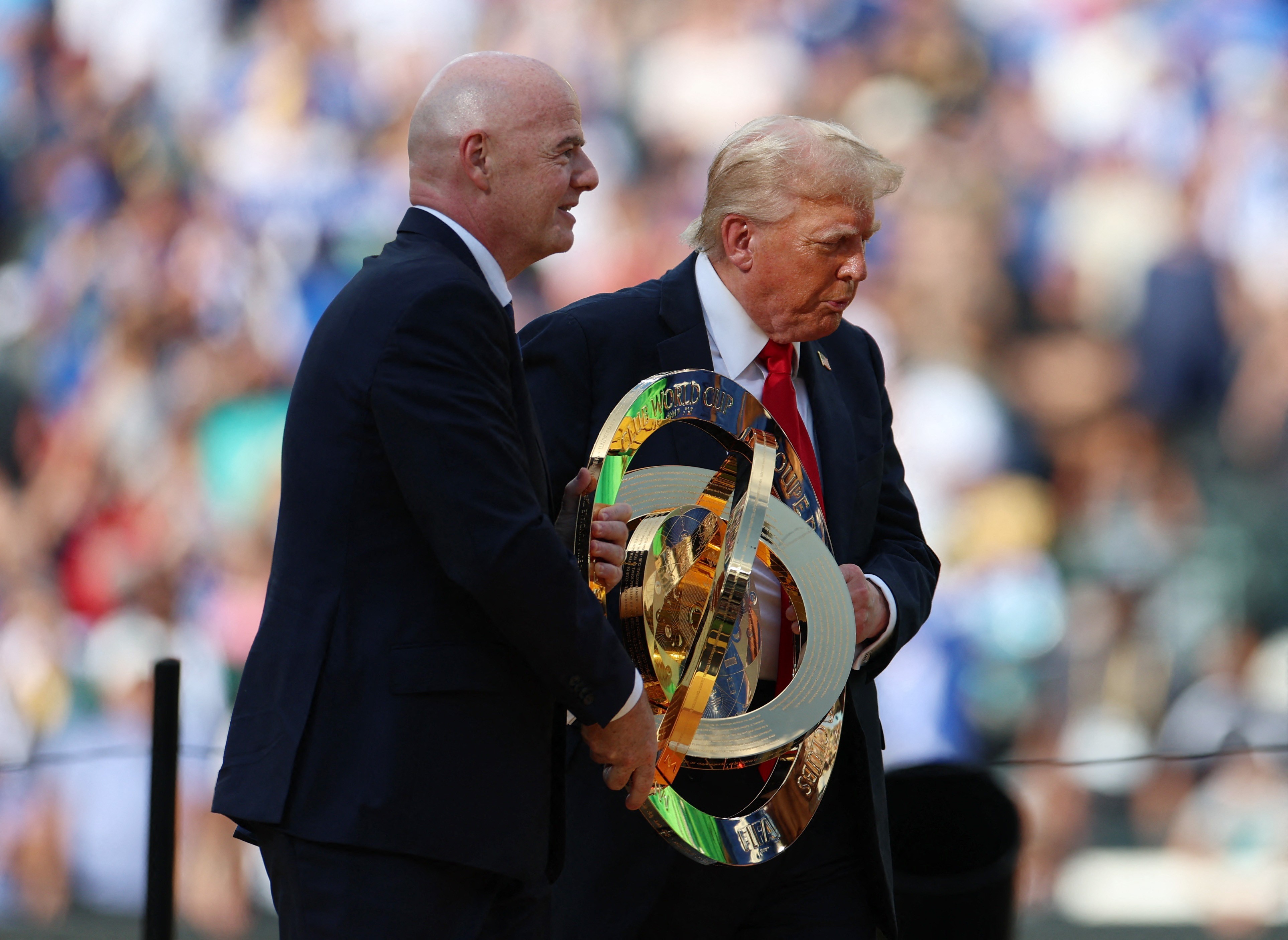 É #FAKE que presidente da FIFA chamou Trump de 'ladrão' e o criticou por ficar no pódio na Copa do Mundo de Clubes