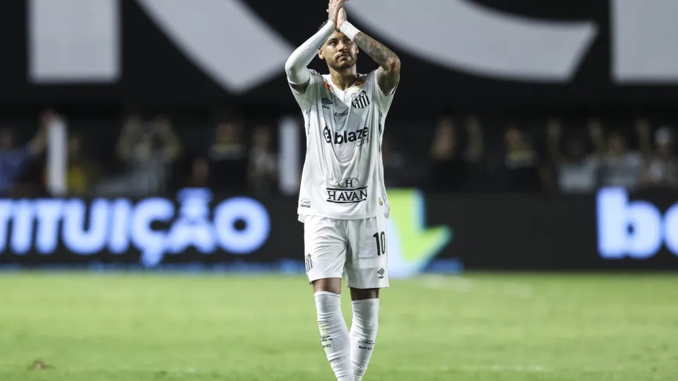 Neymar decide e Santos derrota Flamengo na Vila Belmiro