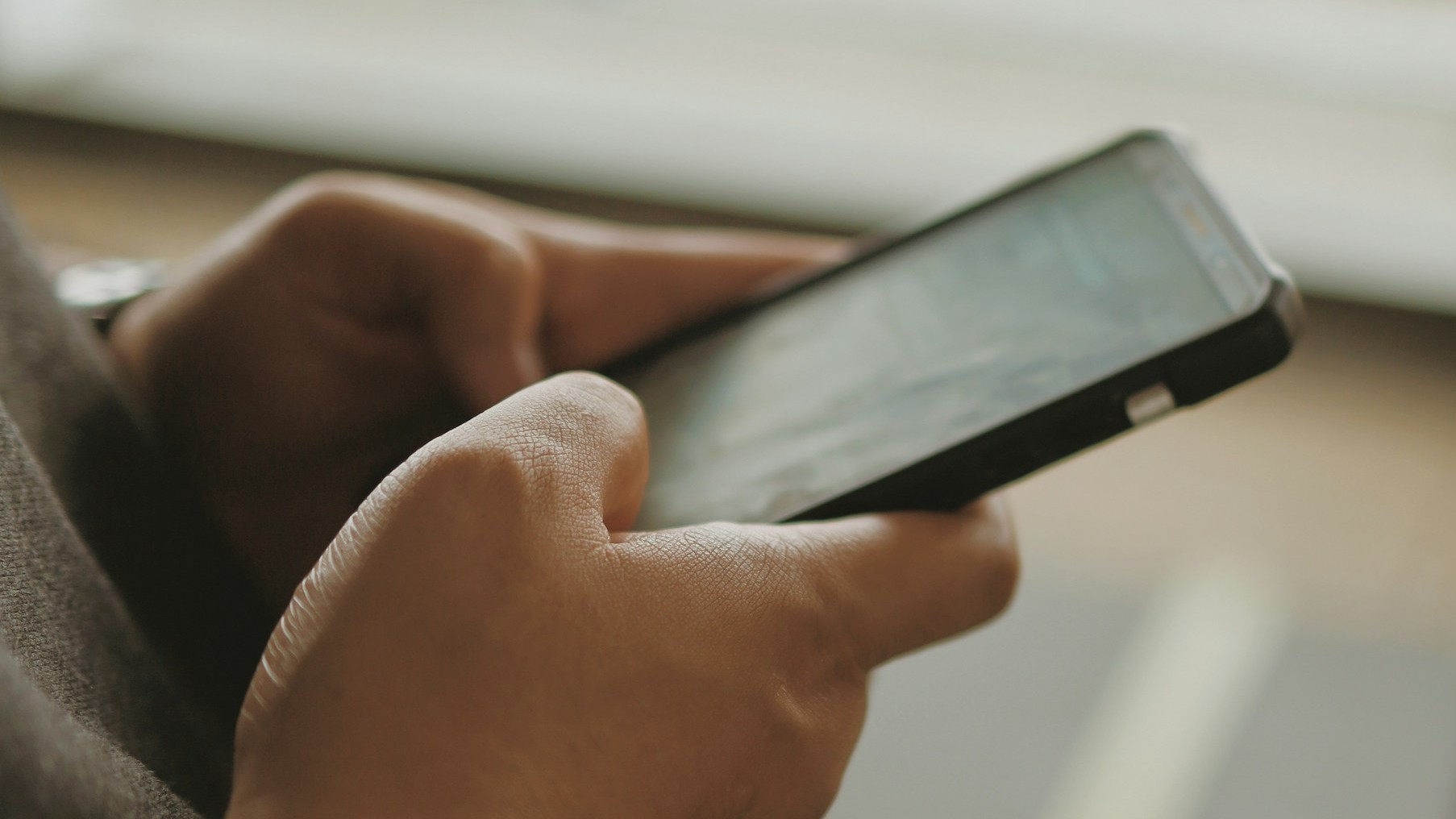 Ligações telefônicas de grandes empresas vão ter selo de verificação no celular de clientes, diz Anatel