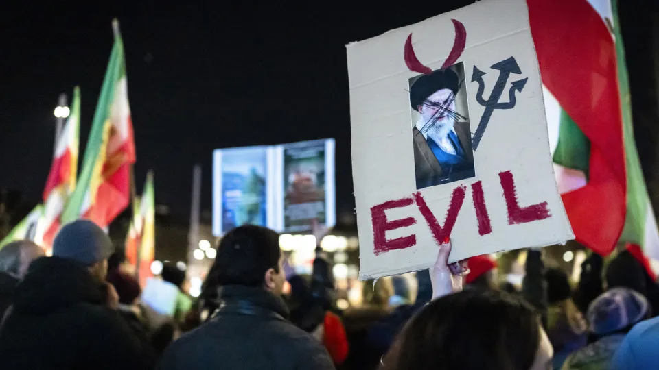 Mortes em protestos no Irã passam de 2,5 mil, diz ONG de direitos humanos