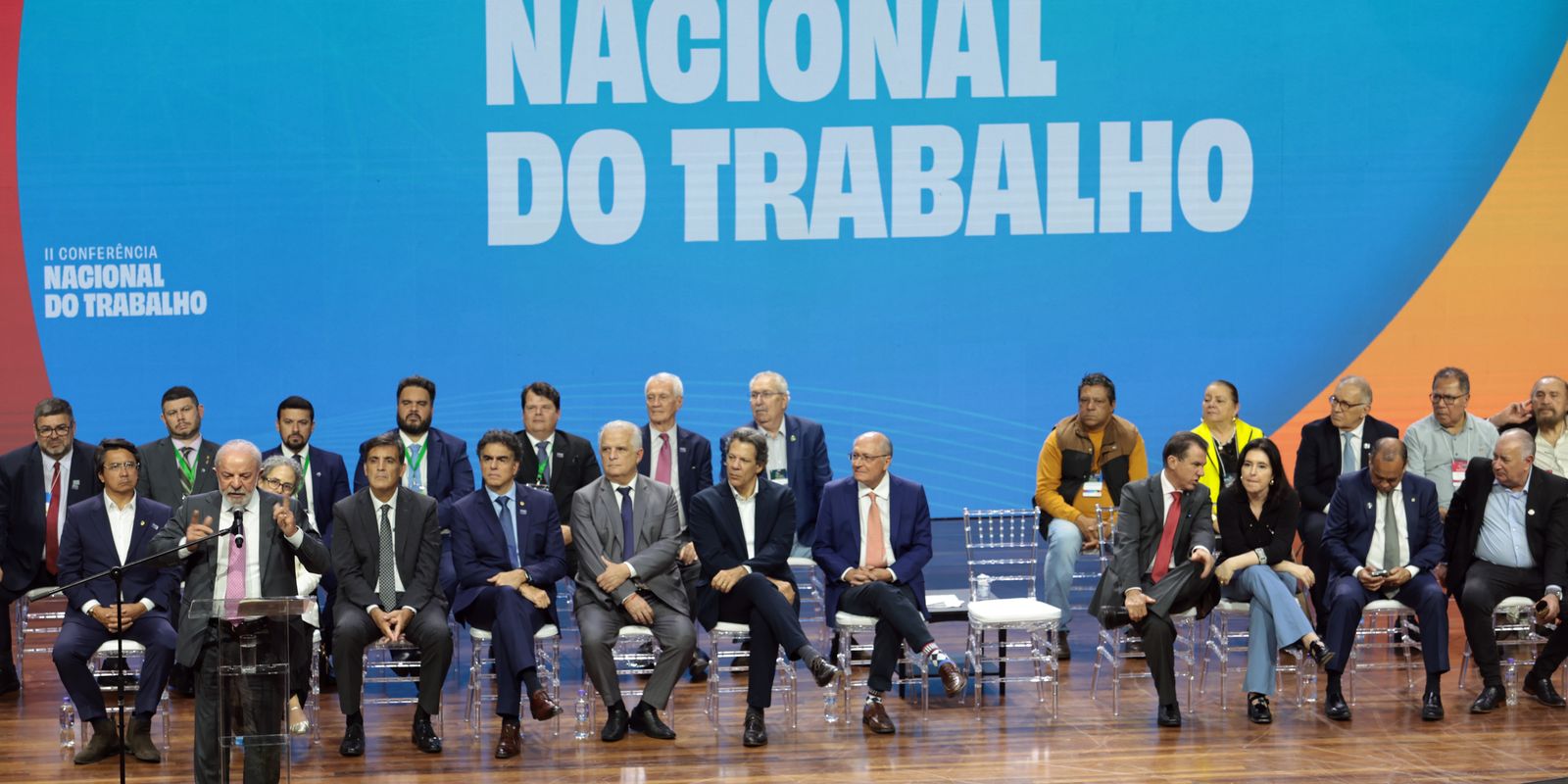 Fim do 6x1: Lula propõe negociação entre patrões, empregados e governo