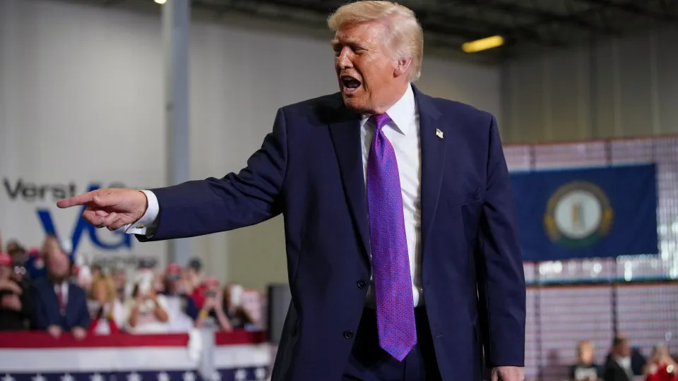 Trump volta a ameaçar Irã e chama rivais de “canalhas desvairados”