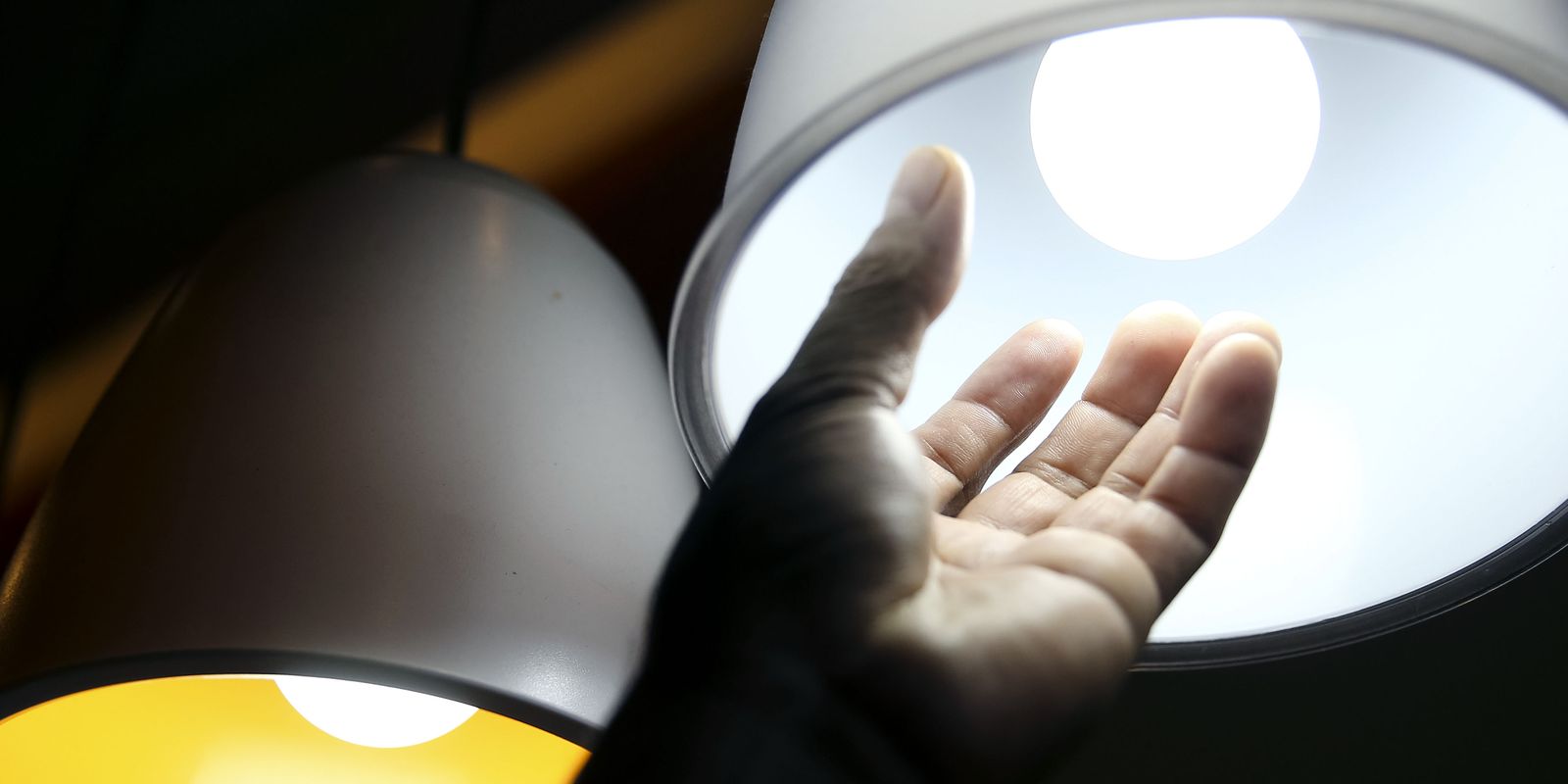 Aneel mantém bandeira verde e conta de luz não terá acréscimo em abril