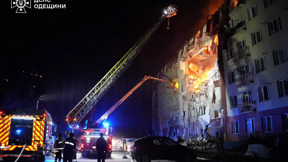 Ataque russo mata criança e deixa mortos e feridos em Odessa; imagens