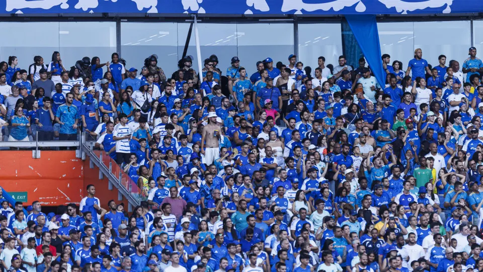 Cruzeiro vence o Grêmio e empurra o Corinthians para a zona de rebaixamento