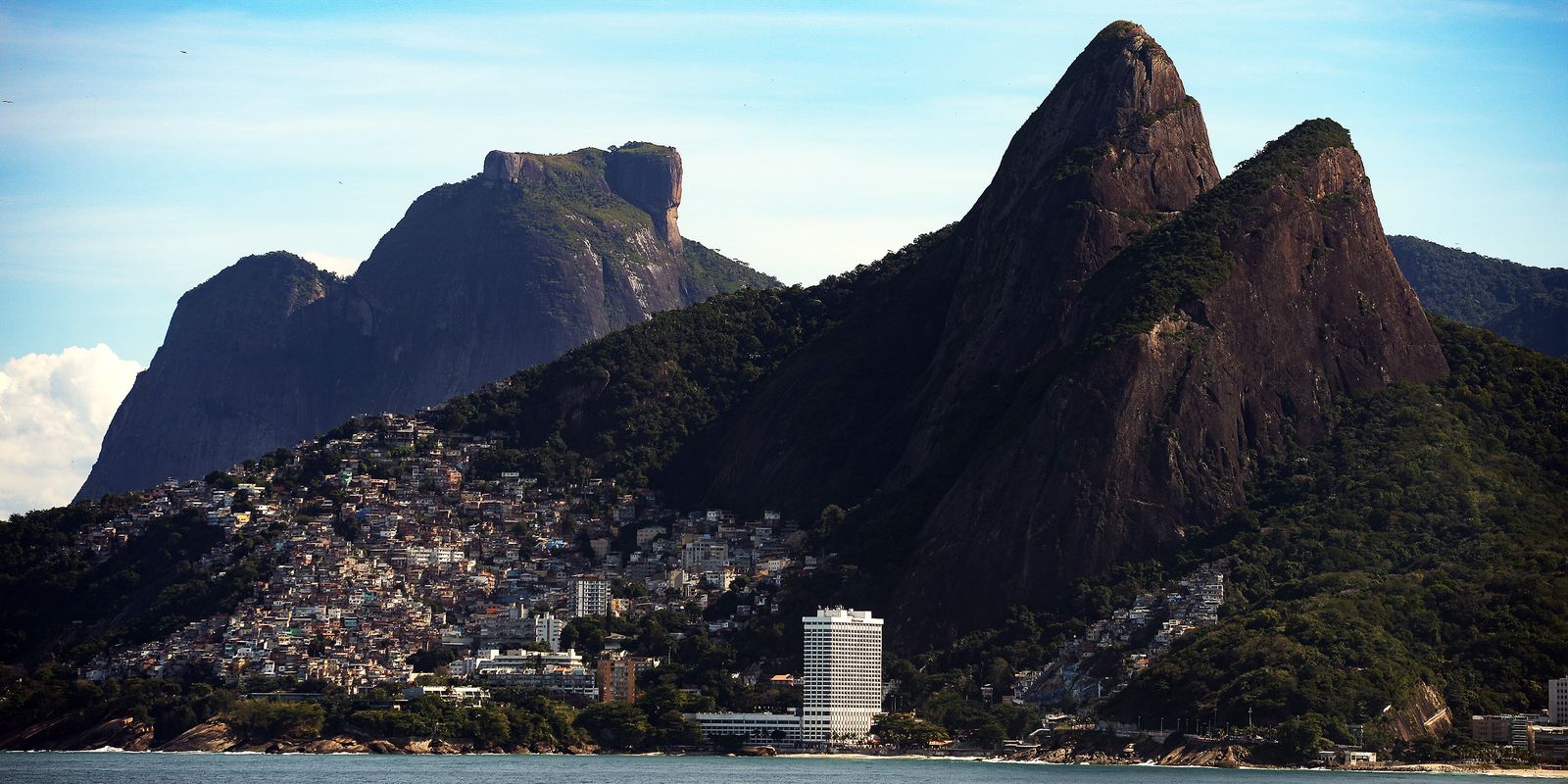 Operação policial deixa visitantes "ilhados" em cartão-postal do Rio