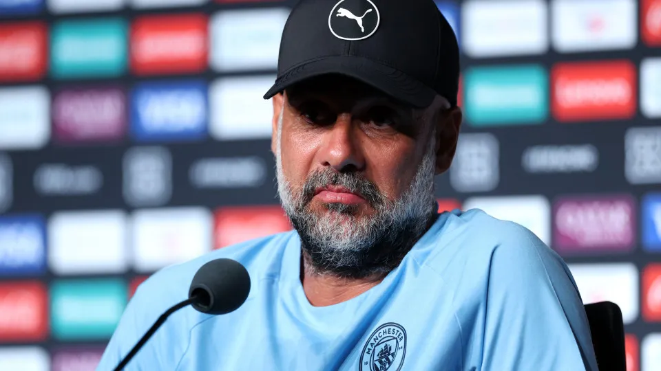 Guardiola rebate Rooney e defende festa do City: “Falem besteiras”