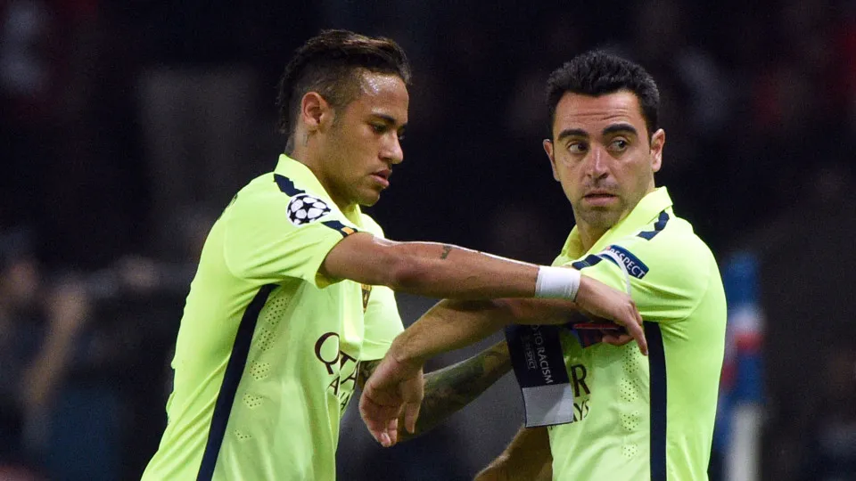 Xavi coloca Neymar como o mais próximo de Messi que viu jogar: Não vi nenhum tão parecido