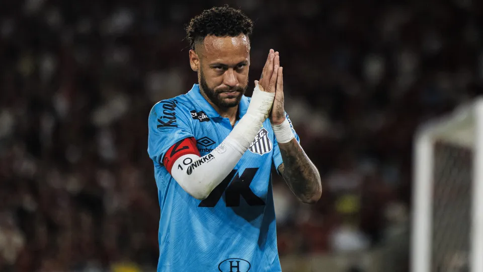 Neymar se despede da Vila antes da convocação de Ancelotti