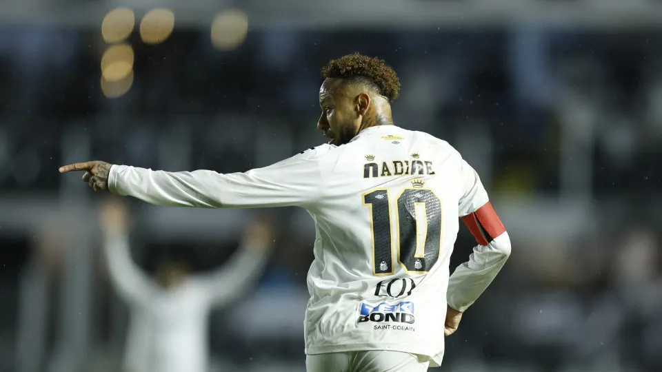 Neymar soma 16 participações em gols em 18 jogos