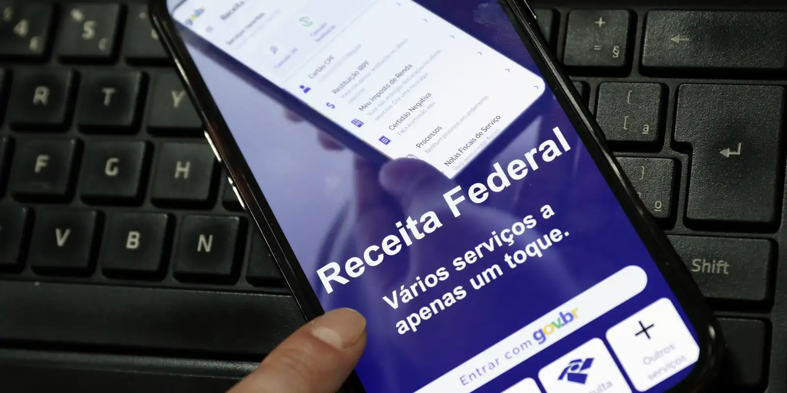 Receita paga nesta sexta maior lote de restituição do IR da história