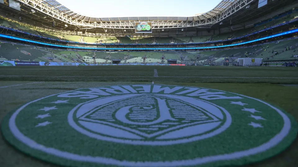 Palmeiras projeta receber R$ 60 milhões com zagueiros fora dos planos