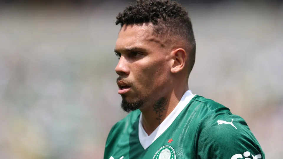 Paulinho tem lesão no tornozelo e volta a ser desfalque no Palmeiras