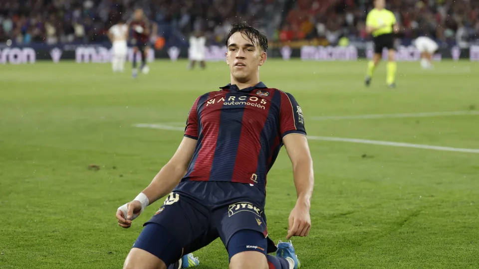 Real Madrid anuncia contratação de Carlos Espí até 2031