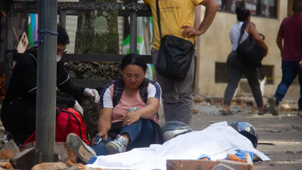 Sobe para 132 o número de mortos após terremoto de 7,4 na Colômbia