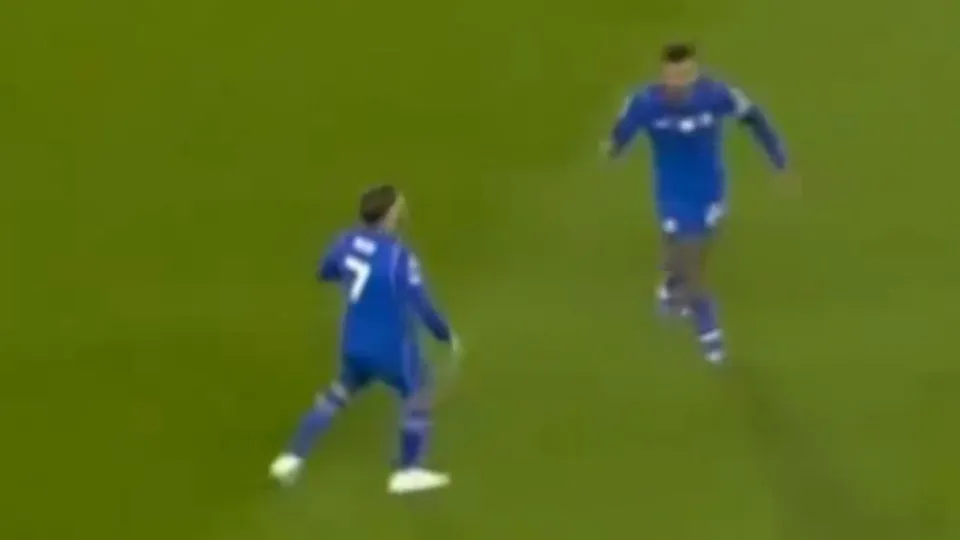 Tensão no Chelsea: Pedro Neto manda o capitão do time 'calar a boca'