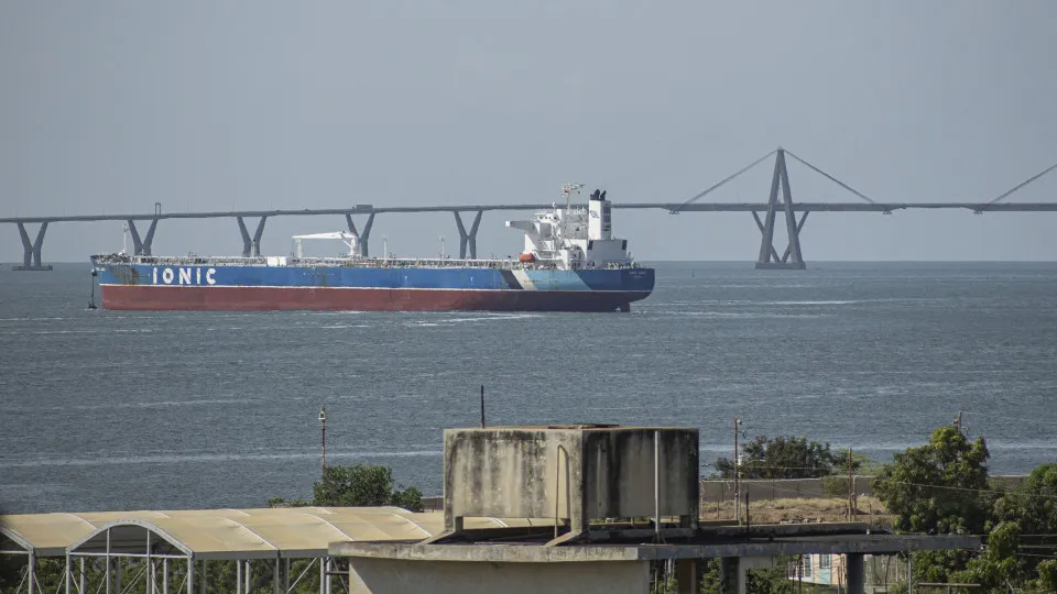 Venezuela "mantém propriedade e soberania" sobre petróleo