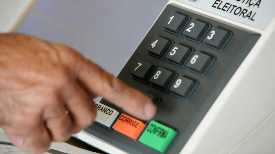 Quase 1 milhão de brasileiros no exterior poderão votar nas eleições