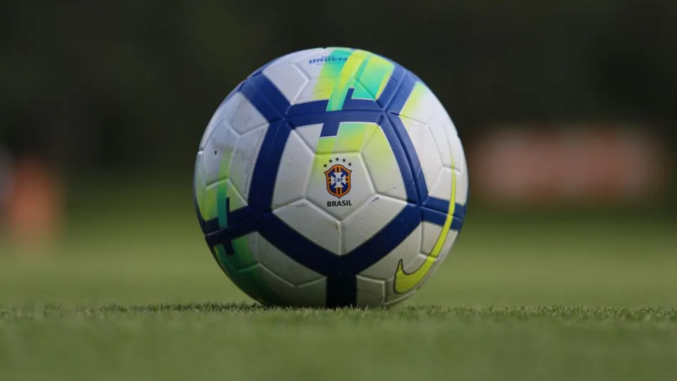 Lula sanciona  lei de incentivo ao desenvolvimento do futebol feminino