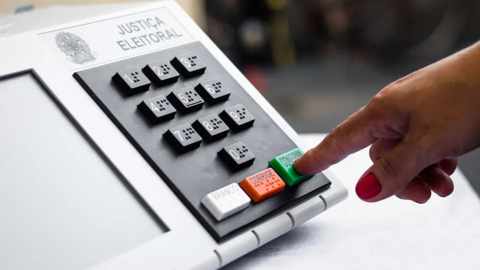 Pesquisa aponta que EUA já interferiram em duas eleições no Brasil