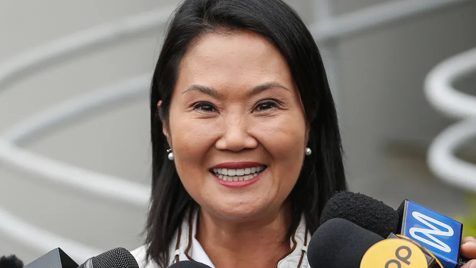 Após regras para corte de cabelo nas escolas do Peru, Keiko fala em material 'sem ideologia'