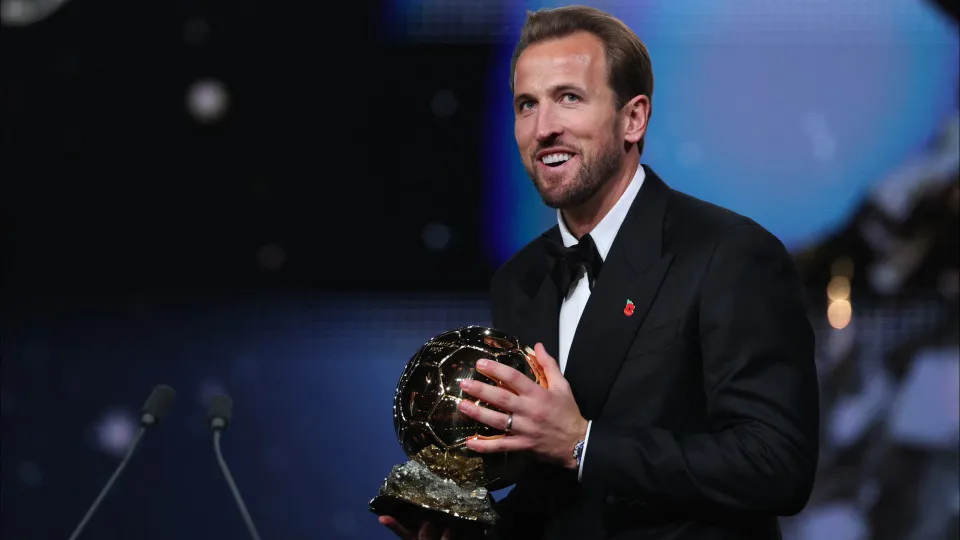 Inglês Harry Kane conquista a Bola de Ouro pela primeira vez